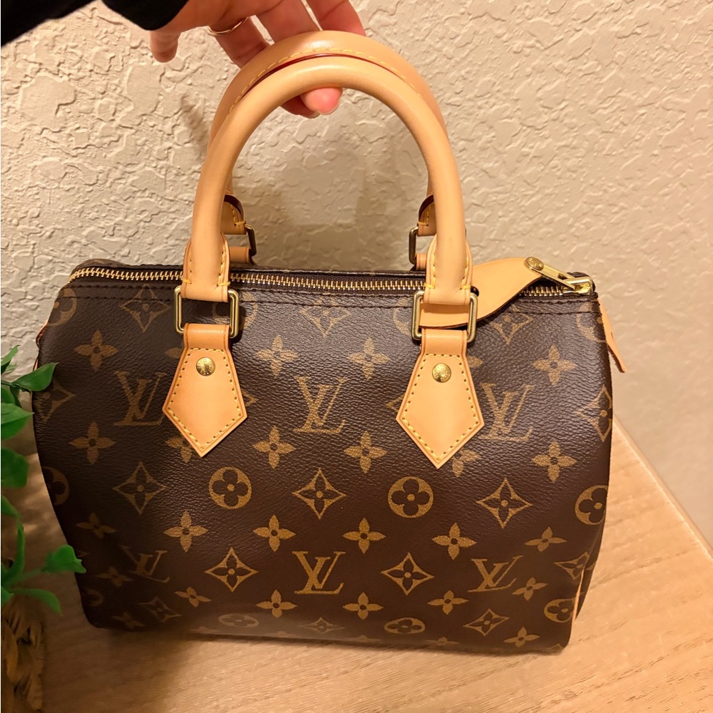 Louis Vuitton Speedy 25 Monogram - Picture 11 of 14